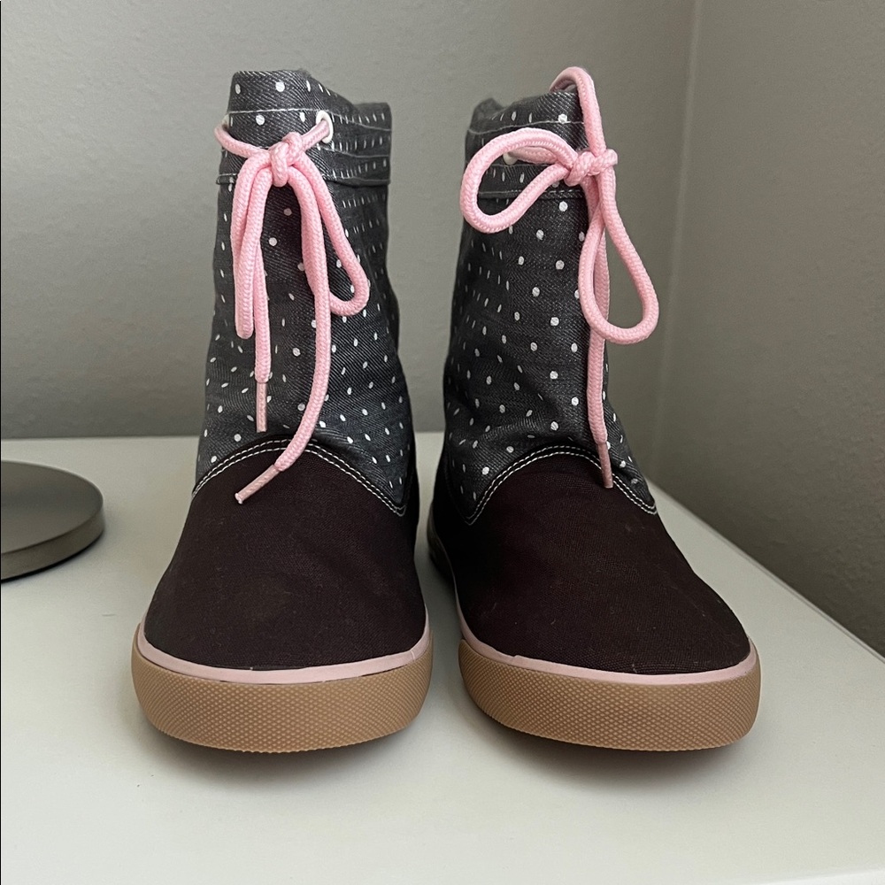 Stylish Kids' Polka Dot Boots with Pink Laces